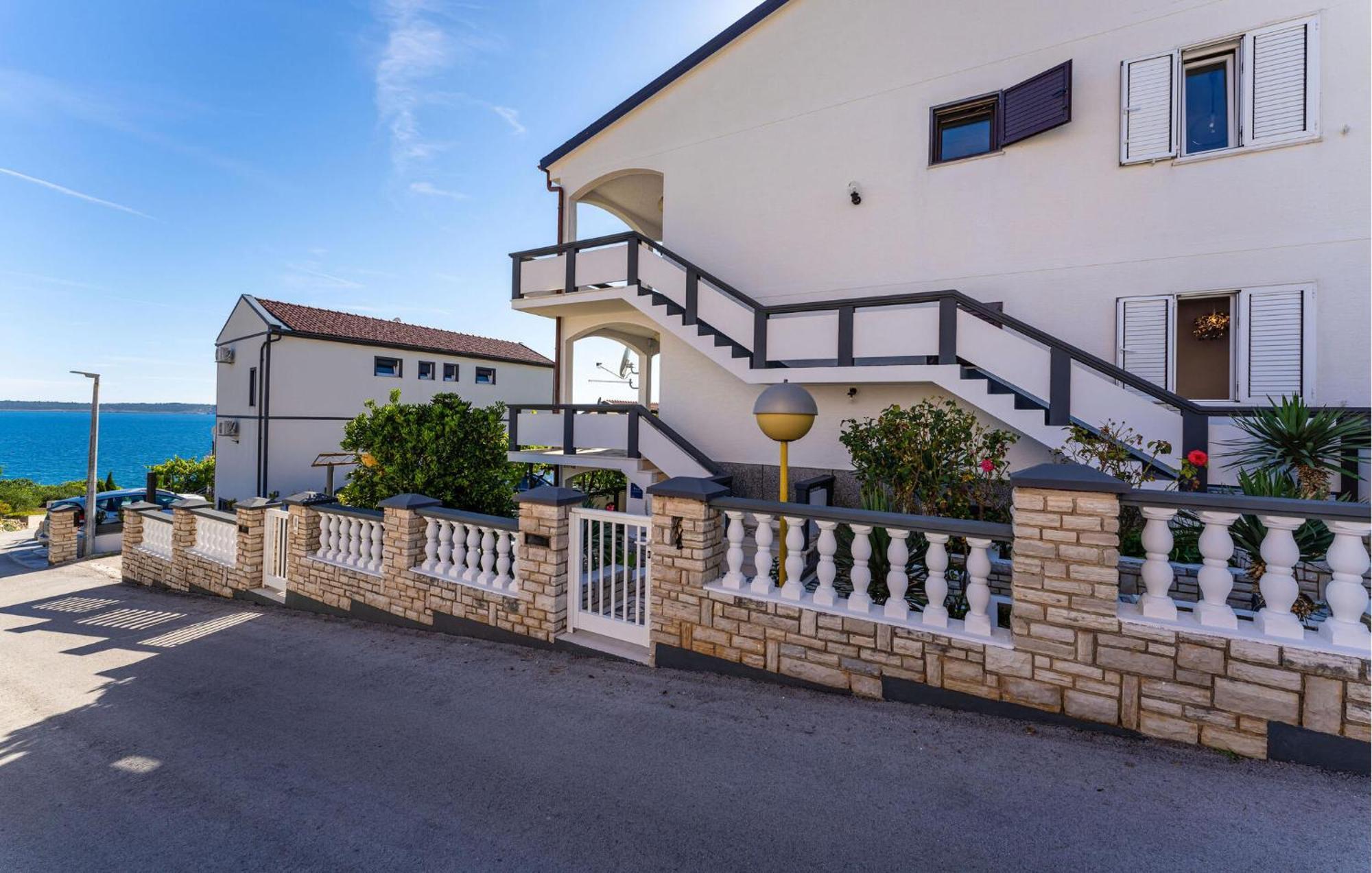Nice Apartment In Rtina With Wifi Kültér fotó